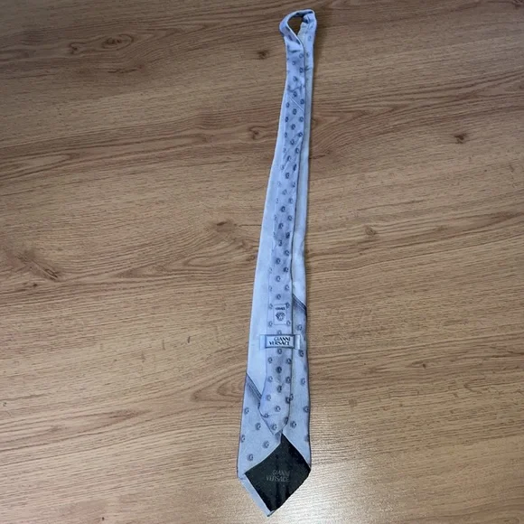 Versace tie - Picture 3 of 4